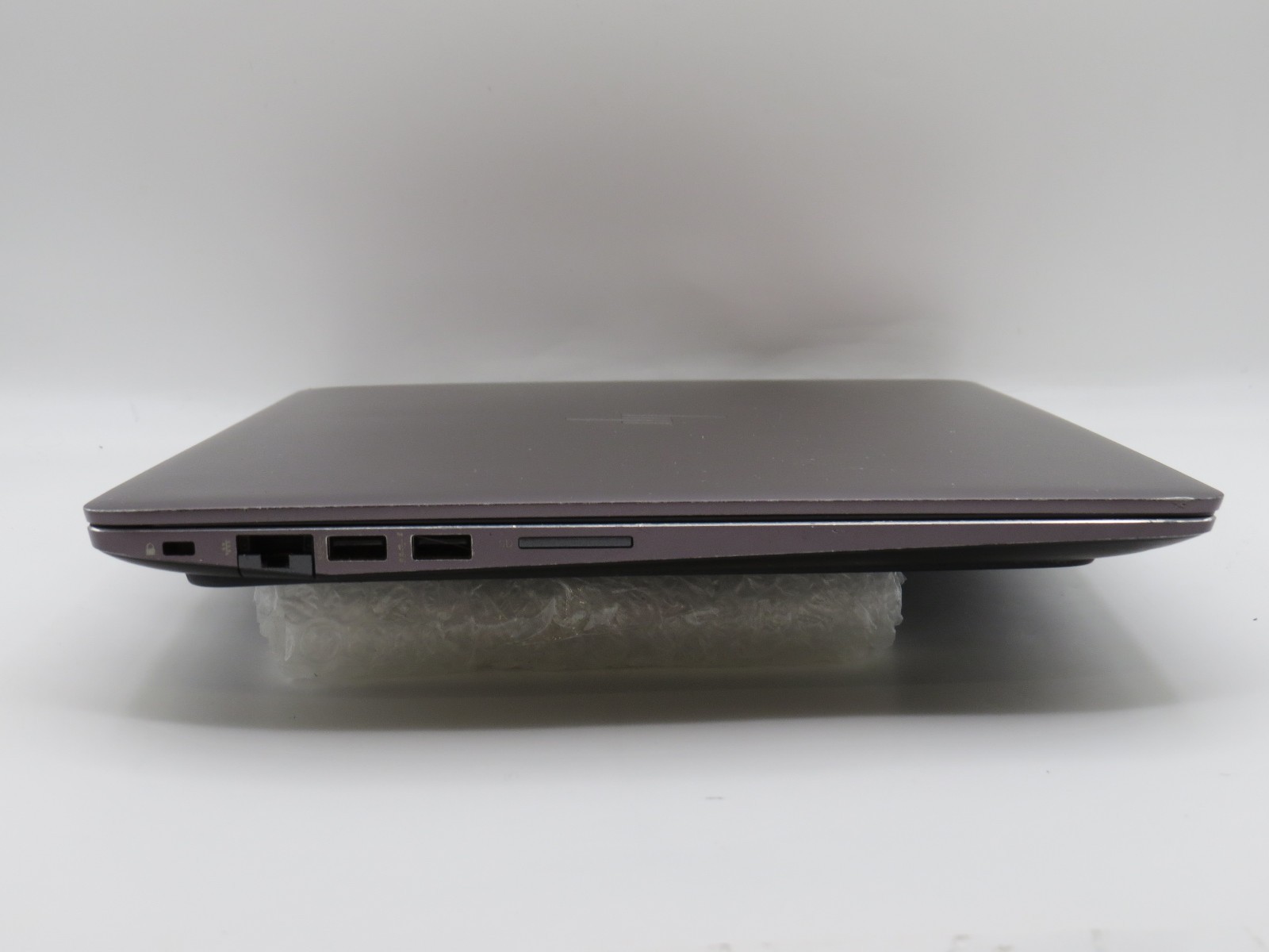 HP Zbook Studio G4 | i7-7820HQ @ 2.9GHz | 16GB / 256GB m2 | 15″ | No OS/AC