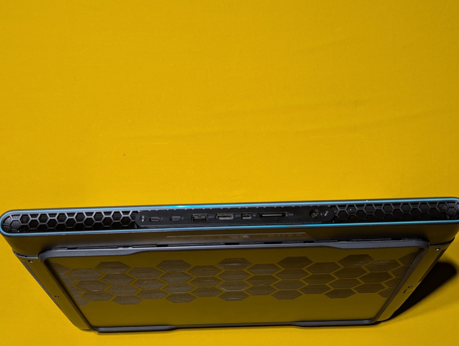 ALIENWARE M18 R2 i9-14900HX 64GB 1TB SSD RTX 4080 18″ QHD+ 165Hz WARRANTY 2027