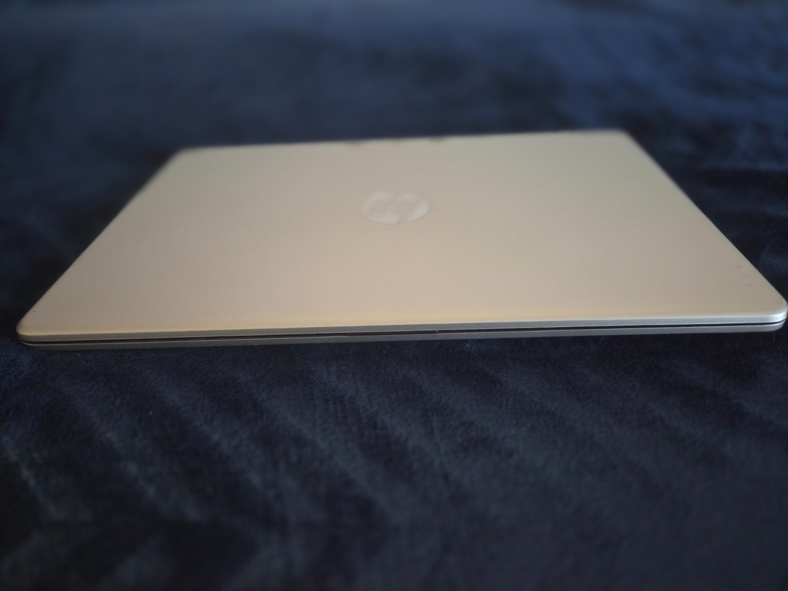 HP 15z-EF1000 15.6″HD Core AMD Athlon 3150U 2.4GHz 8GB + Charger