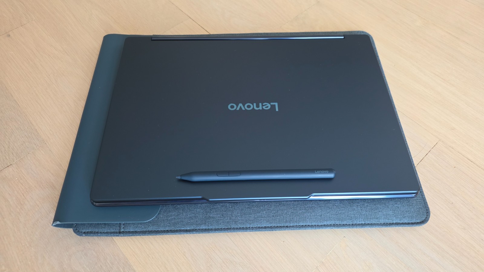 Lenovo Yoga 9i 2-in-1 Aura Edition 14″ 3K 120Hz OLED Ultra 7 258V 32GB 1TB