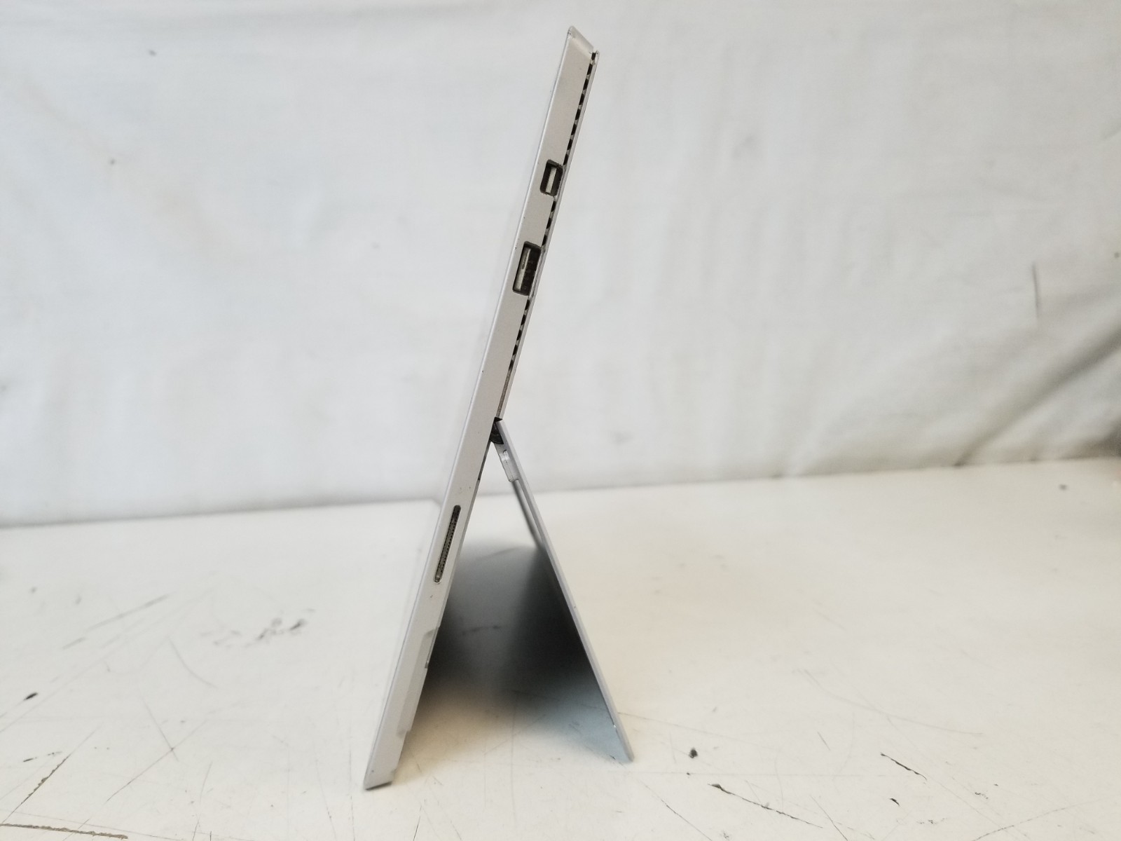 Microsoft Surface Pro 3 12″ i5-4300U 128GB 4GB RAM Windows 10 Pro Tablet