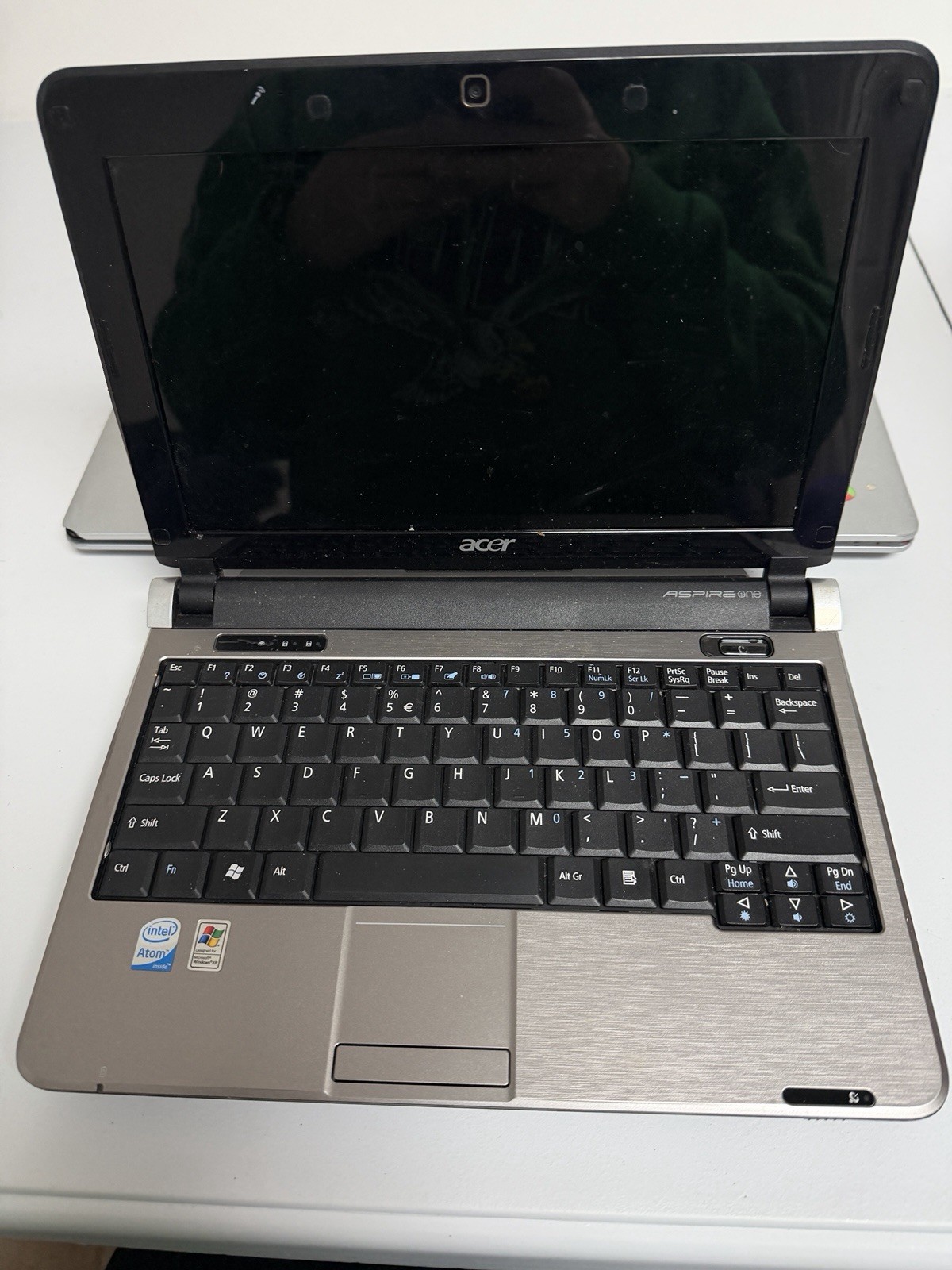 Acer Aspire One 10.1″ Laptop KAV10 No Cords For Parts