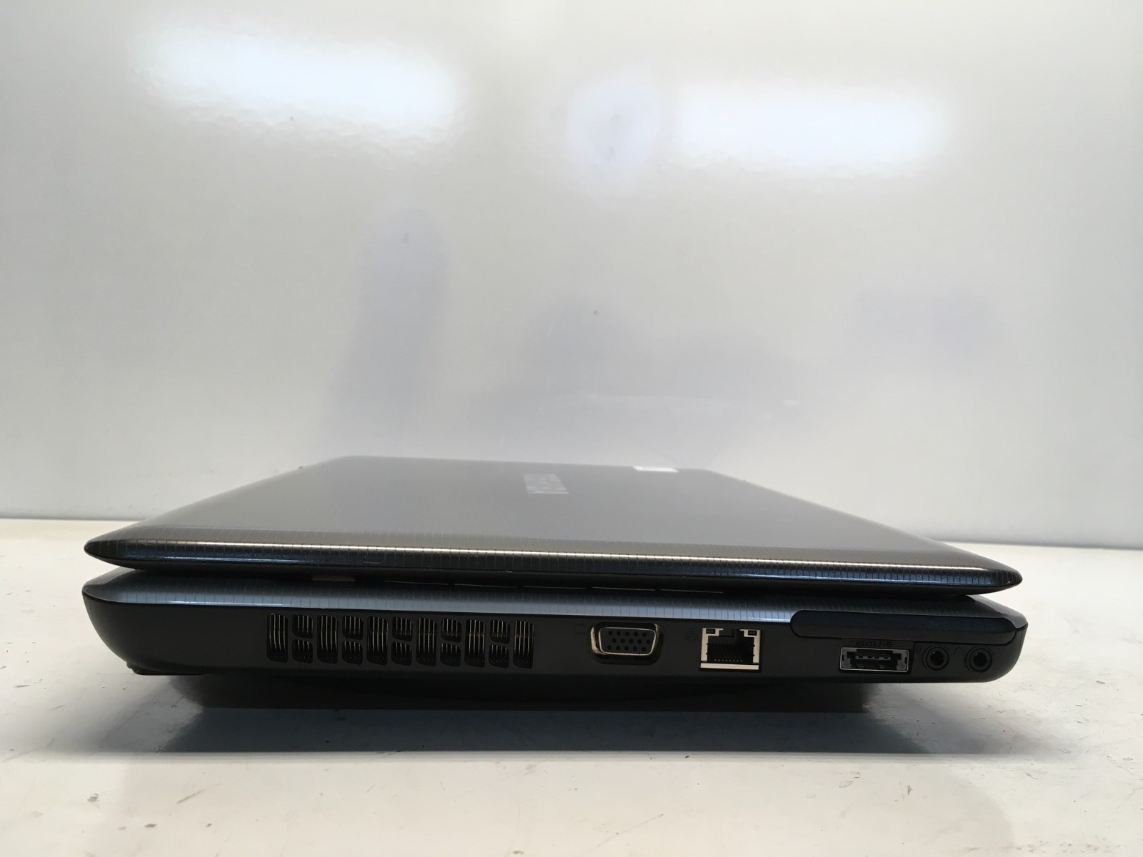 Toshiba Satellite L505D-S5983 AMD Athlon II Dual-Core M300 2GHz 3 GB NO HDD/Batt