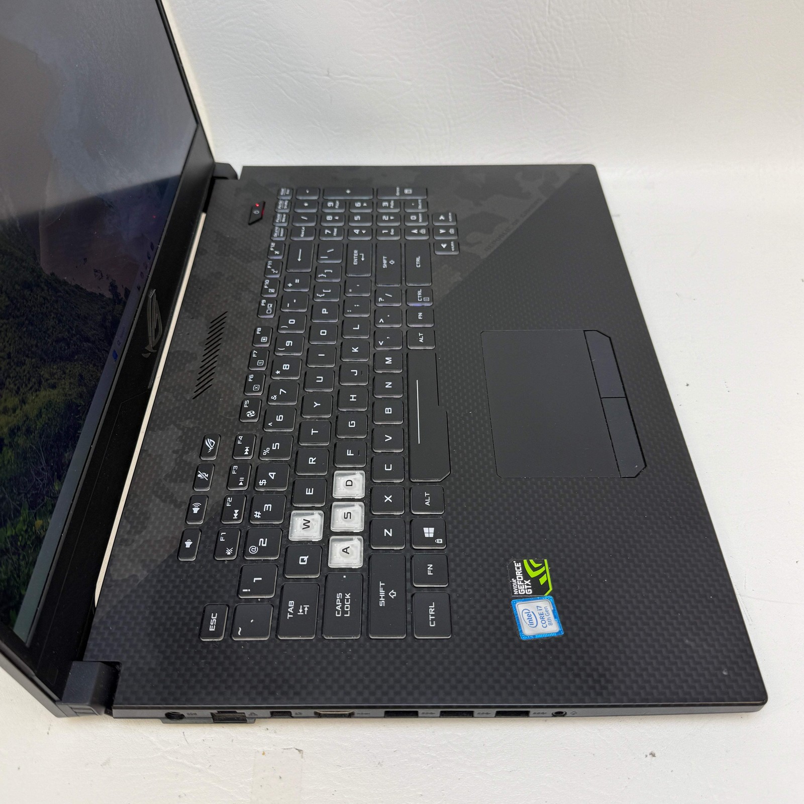 Asus Scar II GL704G 17.3″ i7-8750H 2.2GHz 20GB RAM 512GB SSD GeForce GTX 1060