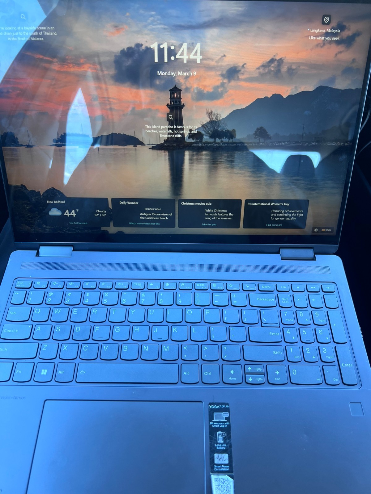 Lenovo Yoga7 16IRL8(Intel Core i5-1335U 1.3GHz,8 GB RAM) Touch 2-In-1
