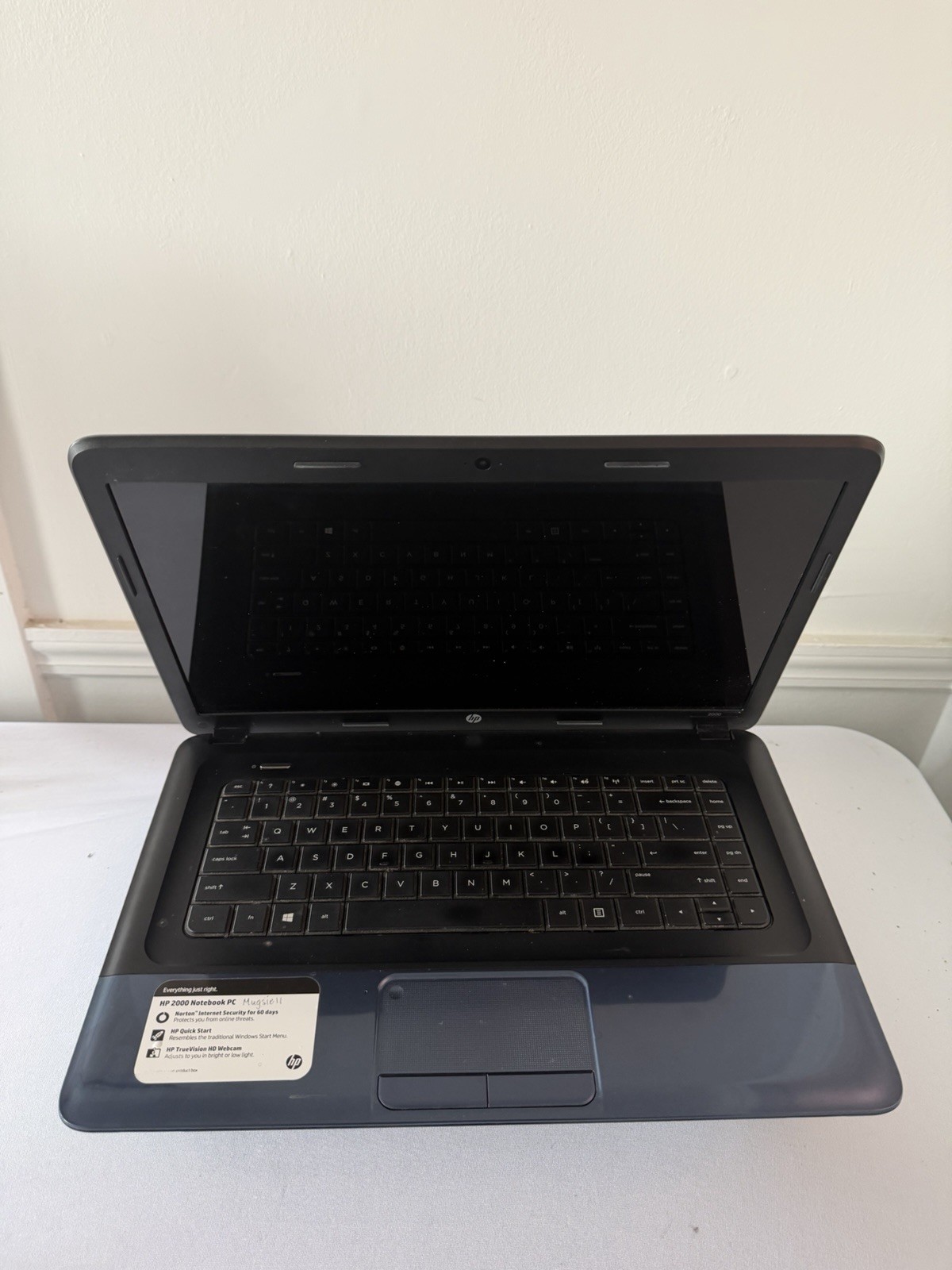 HP Notebook 2000 Laptop – Good Screen – AMD E-300 – RAM 4 GB – Read Des