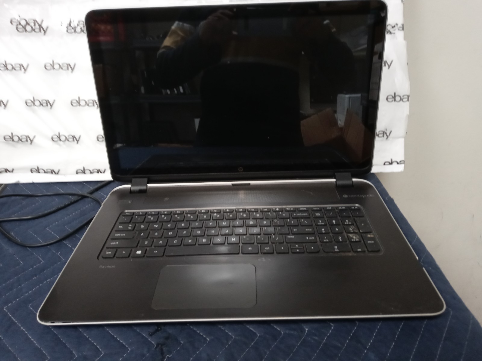 HP Pavilion 17-f233nr AMD A10- 5745m @2.10 GHz/ 8 GB RAM / 1 TB HDD NO OS NO AC
