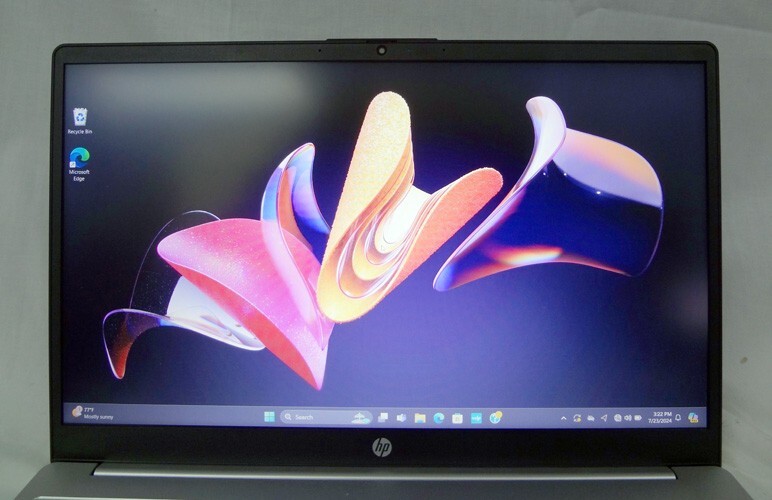 HP 15 Laptop 15.5″ AMD Ryzen 5 7520U Processor, 16 GB RAM, and Radeon Graphic