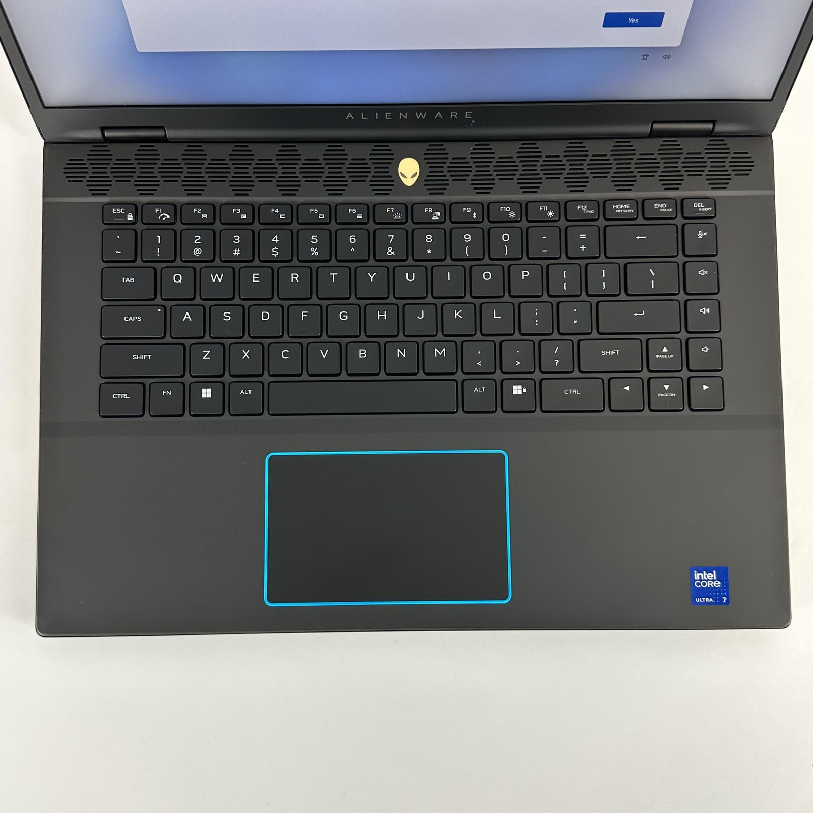 Dell Alienware M16 R2 16 QHD+ 1.4GHz Ultra 7 155H 16GB 1TB RTX 4070 Loose Hinge