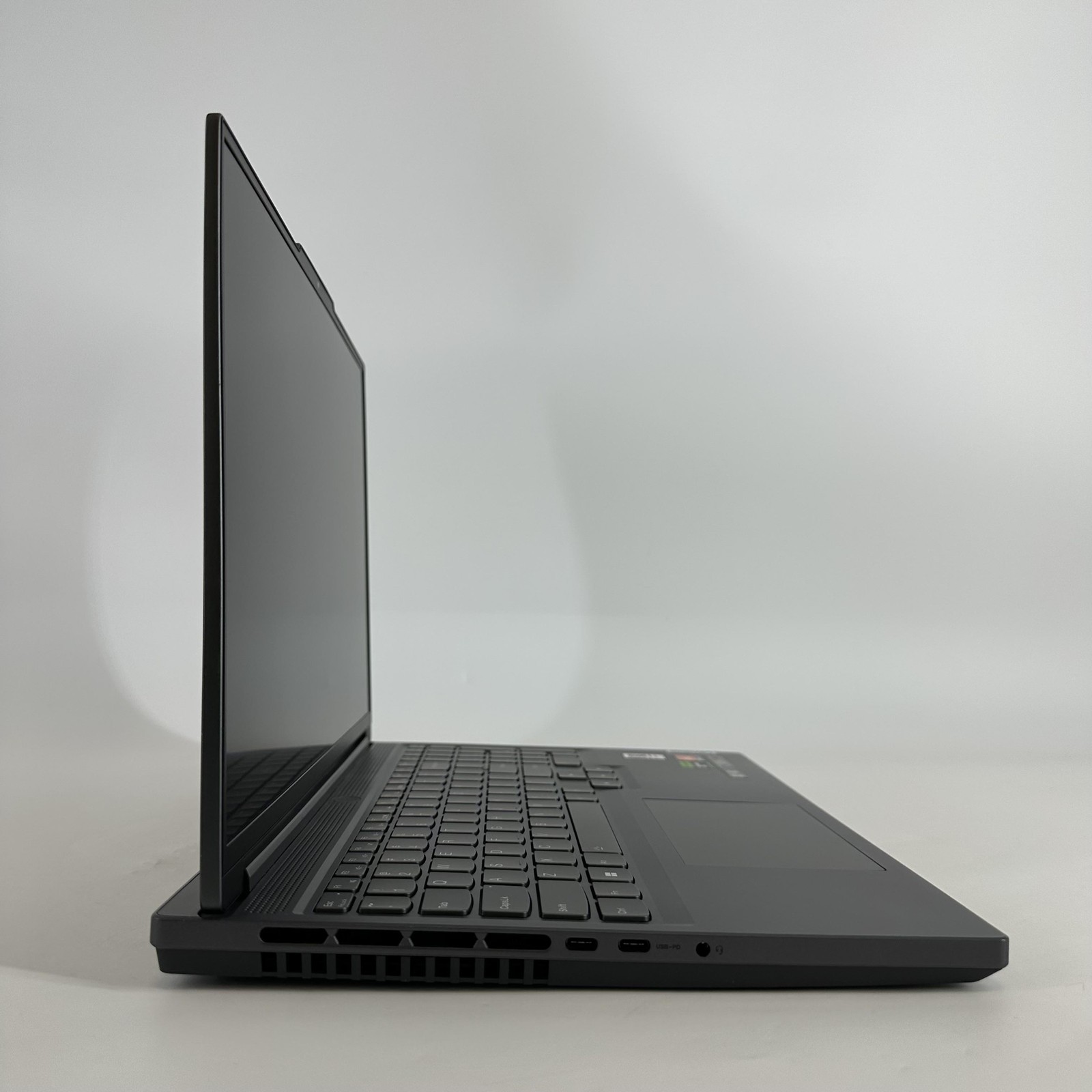 Lenovo Legion Slim 7 16 165Hz FHD 3.8 GHz Ryzen 7 7840HS 16GB 1TB SSD RTX 4060