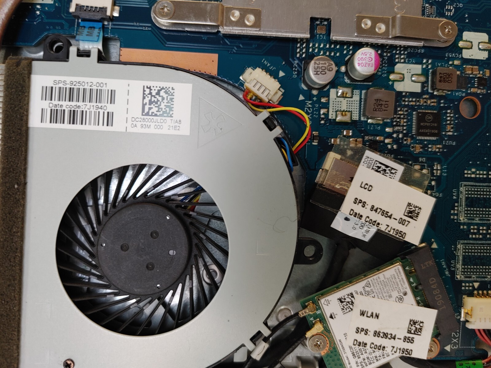 HP Notebook 15-bs0xx Core i3-7100U@ 2.4Ghz NO RAM ,NO HD ( Selling Motherboard)