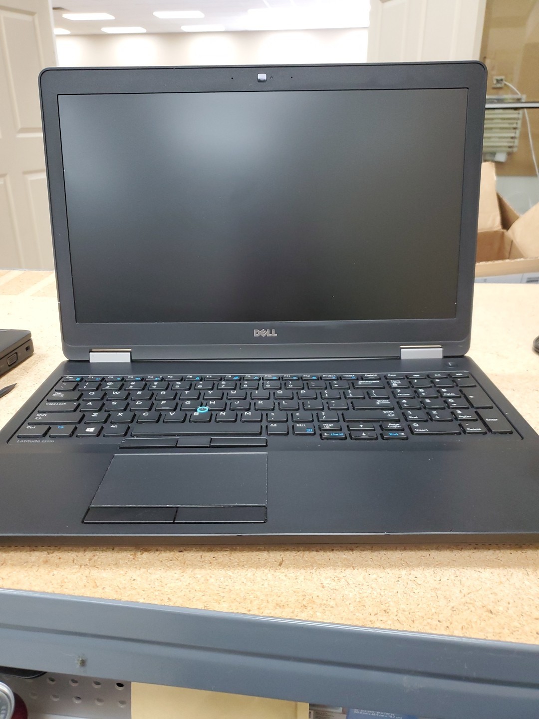 Dell Latitude E5570 15.6″ (500g SSD, Intel Core i5 6th Gen., 8GB) 042026-2