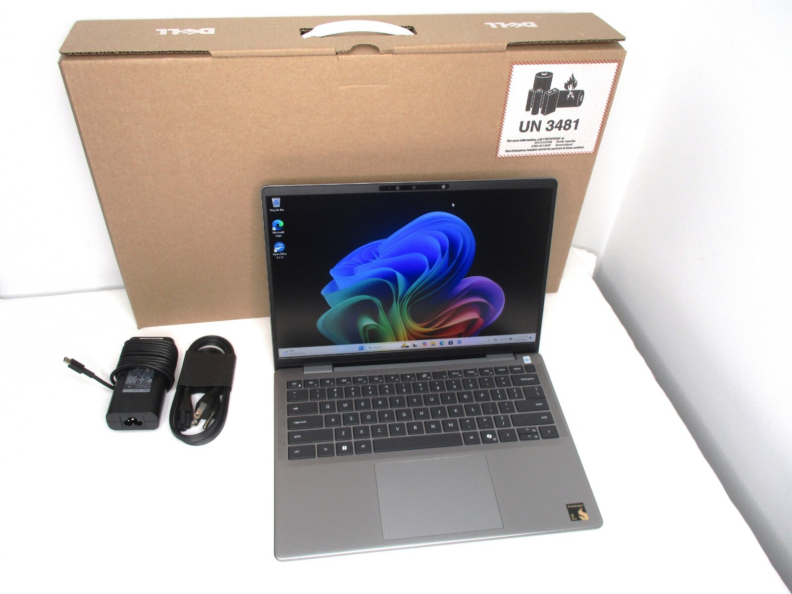 Dell Latitude 7455 Laptop 14″ QHD+ TouchScreen Snapdragon X Elite 32GB RAM 512GB