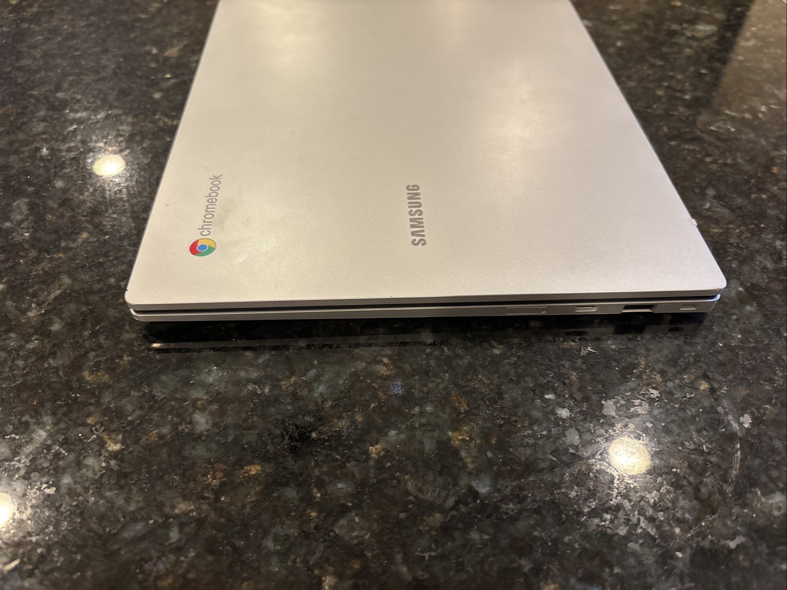 Samsung Galaxy Chromebook XE345XDA 14″ Celeron N4500 1.1GHz 4GB RAM 32GB
