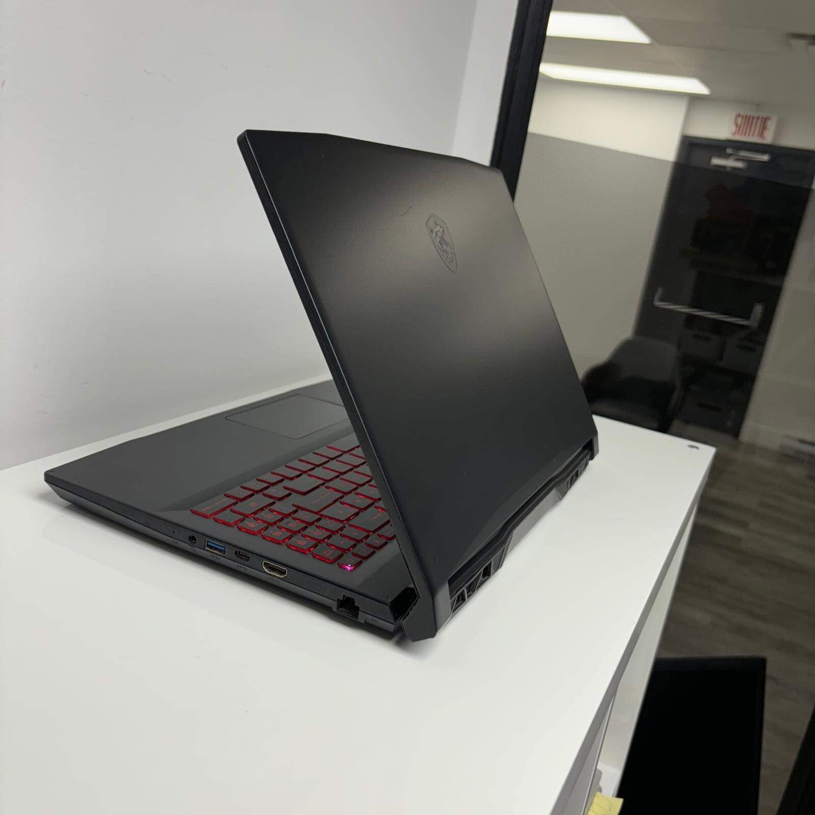 MSI Katana GF66 11UC-235CA 15.6″ Laptop