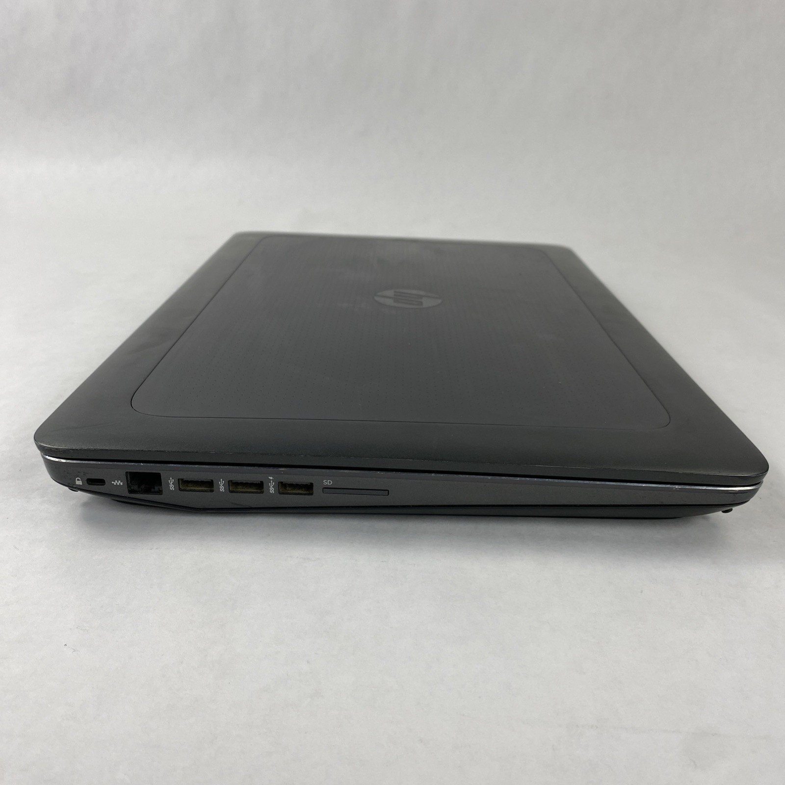 HP ZBook 17 G3 Intel Xeon E3 1535M V5 2.9GHz 16GB RAM 17.3″ No Battery No HDD/OS
