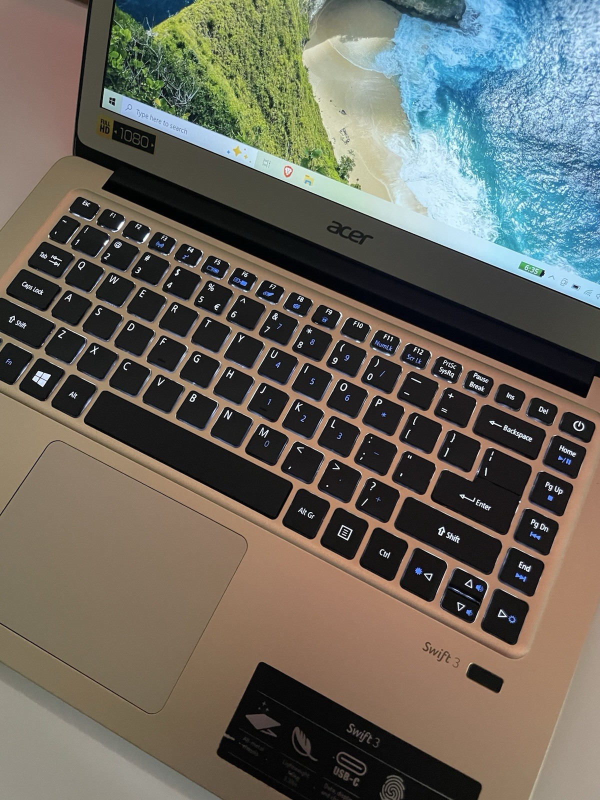 Acer Swift 14” Laptop Intel i5 8GB RAM 256GB SSD Windows 10 FHD