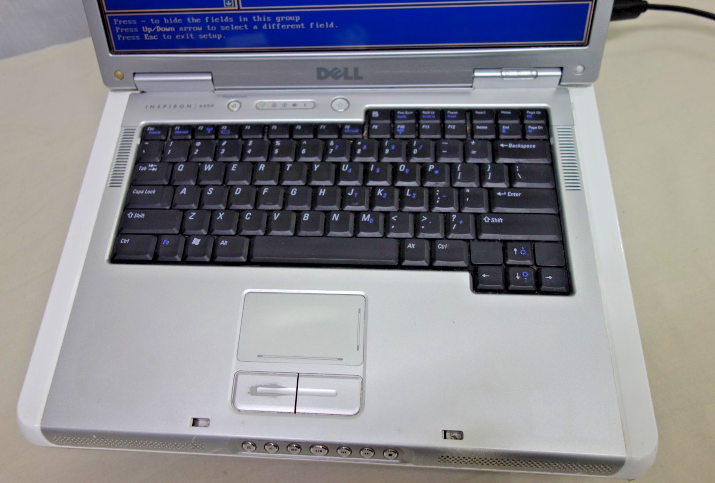 Inspiron 6400 15.4in Core 2 Duo 2 GHz 6G ram no HDD no charger for parts repair