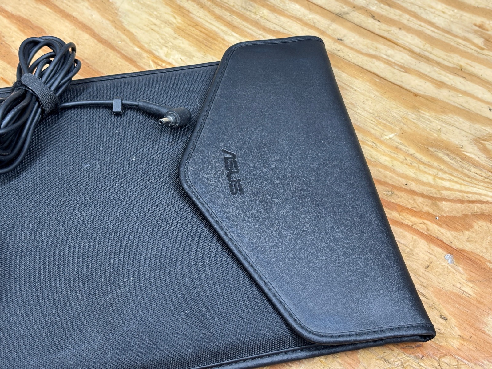 ASUS ZenBook 13 UX333FA 13.3″ i5-8265U 8GB 256GB SSD Win11 Ultrabook w/ Sleeve