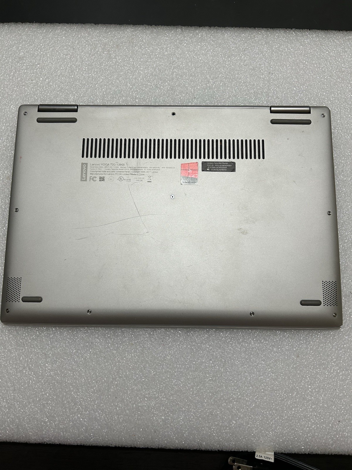 Lenovo Yoga 720-13IKB 13.3″ Intel i5 Silver Laptop No SSD No OS Powers On