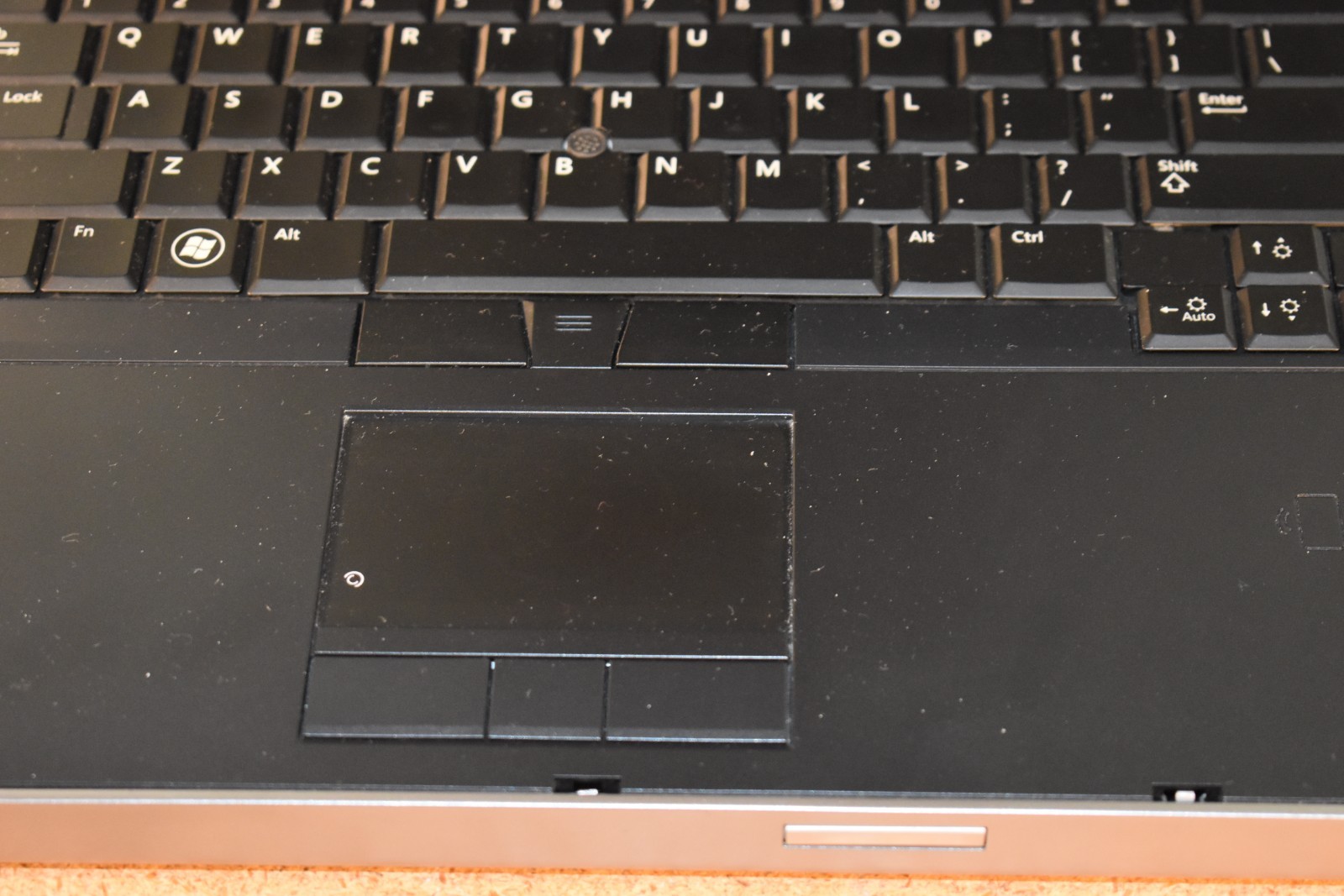 Dell Precision M6400 17″ Windows XP Pro 32-bit T9900 3.06GHz SSD AMD FirePro