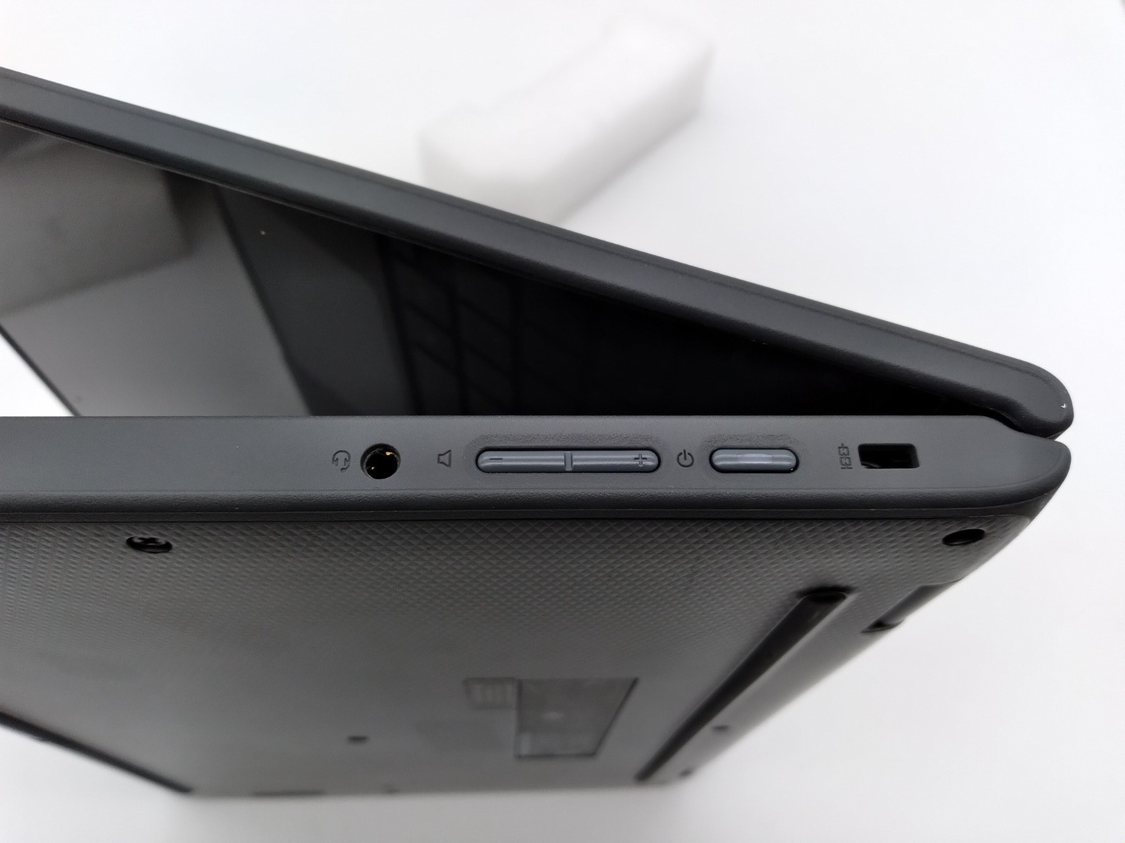 Lenovo 300e Chromebook 2nd Gen 11.6″ 4GB RAM 32GB eMMC Touchscreen w/ Chrarger