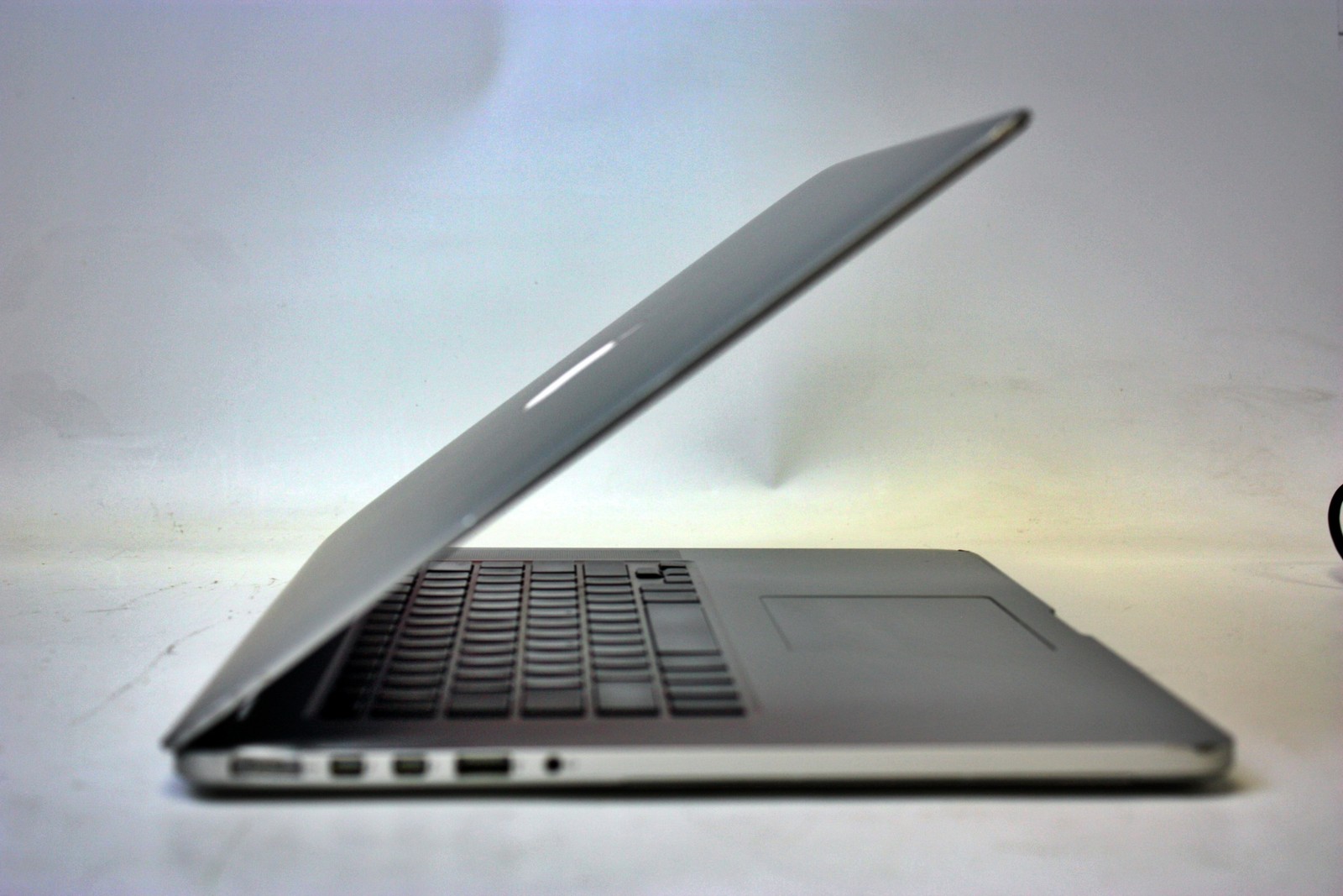 MacBook Pro 15″ Retina Mid 2014 2.5GHz Intel Core i7 16GB 500 GB NVIDIA GeFor…