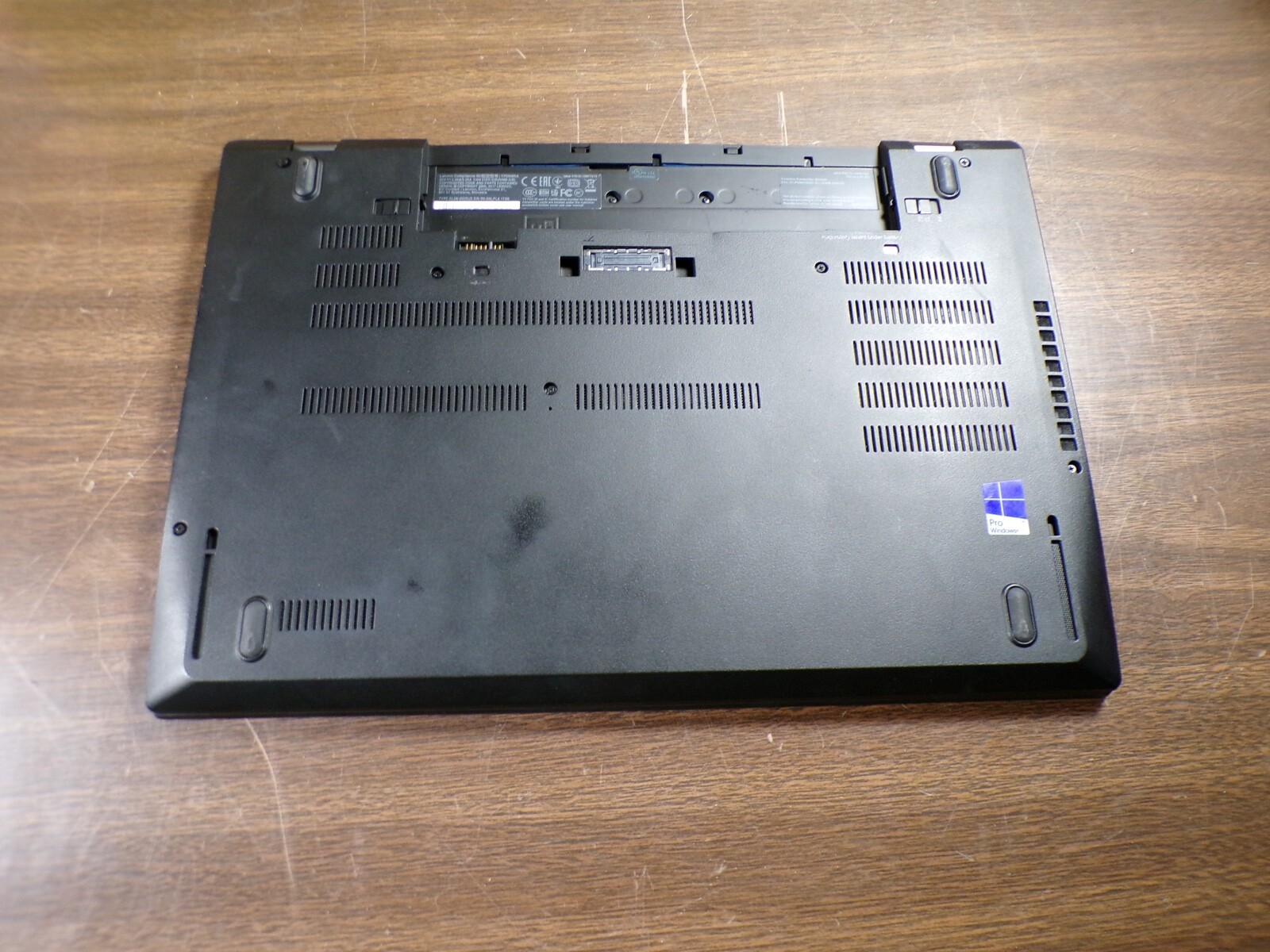 THINKPAD LENOVO T570 INTEL CORE I5-6300U 2.40GHZ 4GB RAM **NO HD/ NO CADDIE