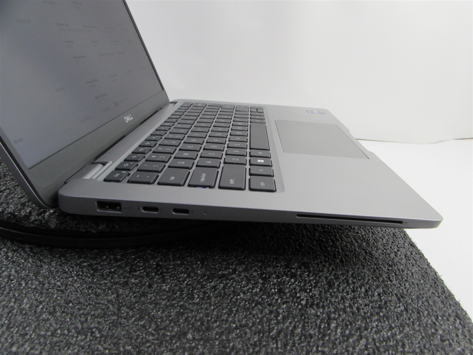 DELL LATITUDE 5340 1920X1080 FHD CORE I7-1365U 512GB SSD 32GB RAM NO O.S
