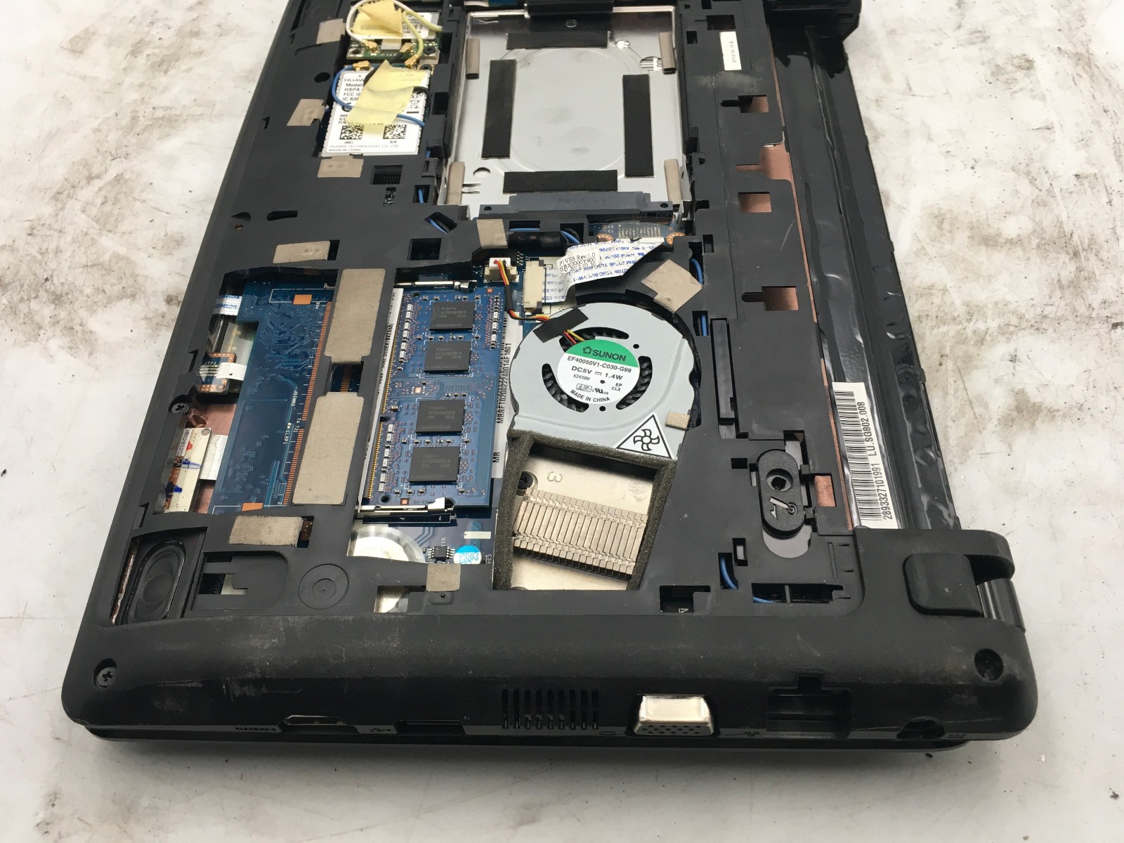 ACER ASPIRE ONE 722 -FOR PARTS/NO POWER- AMD C60 – 4GB RAM – 11″ -NO OS-READ- BB