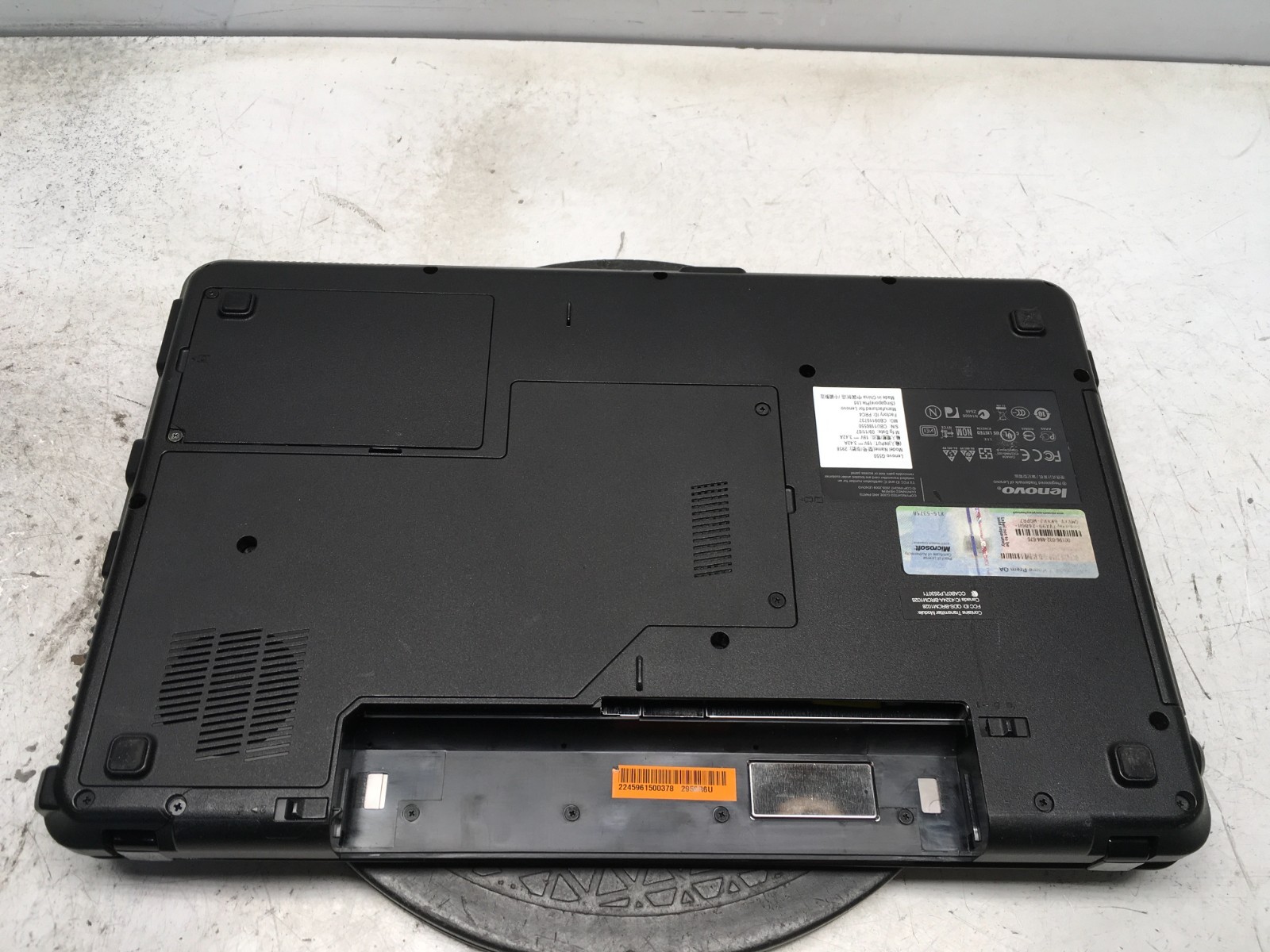 Lenovo G550 2958 Intel Pentium Dual-Core T4300 2.1GHz 3 GB NO HDD