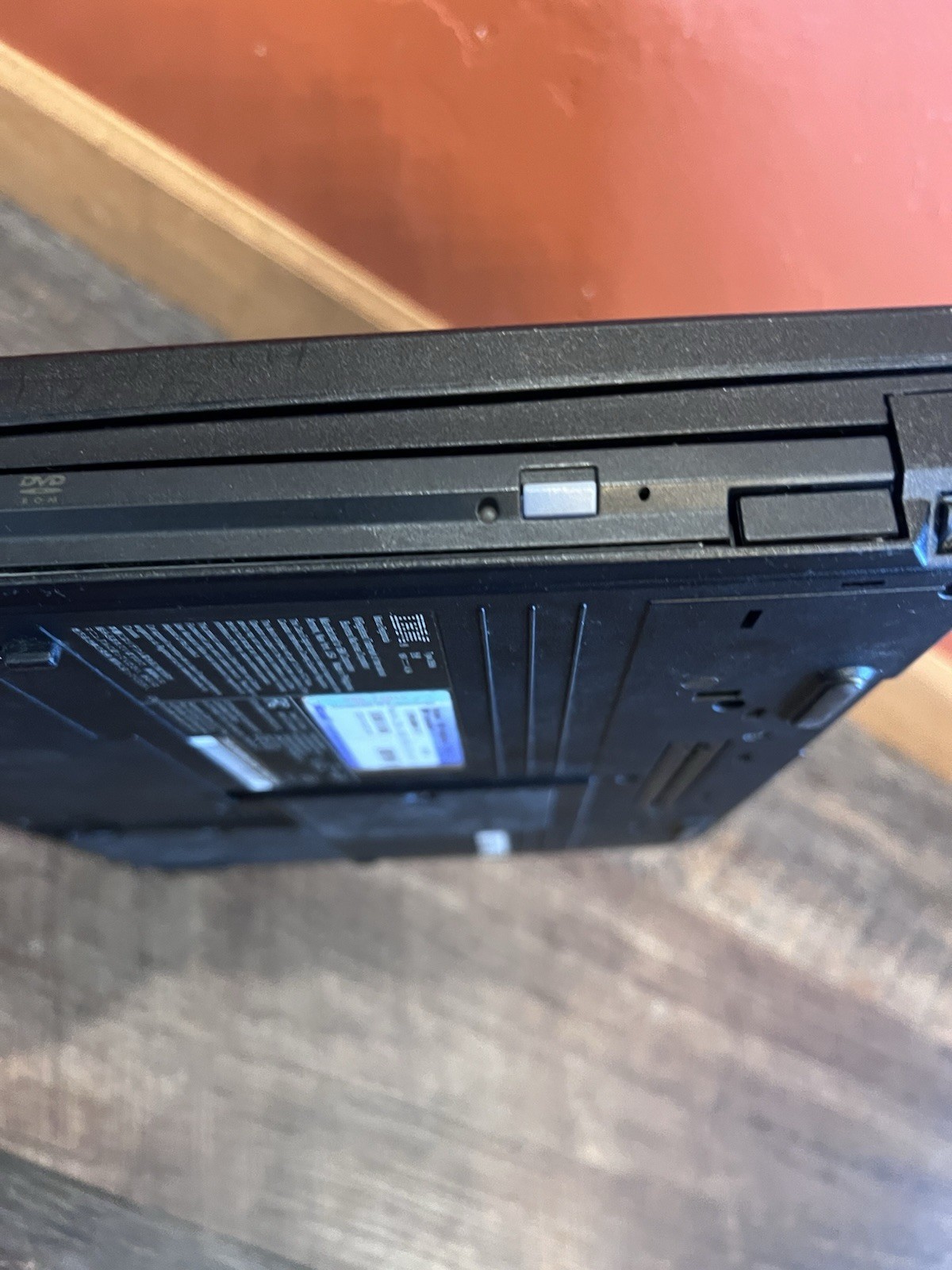 IBM ThinkPad R32 Type 2658 14″ Laptop – Works- 1.80GHz Pentium 4M, 512MB