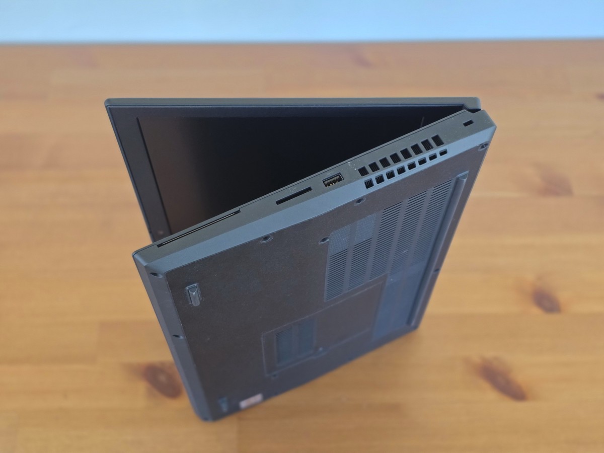 Lenovo ThinkPad P15 Gen 1 i7-10850H 32GB 15.6″ 4K HDR 3840×2160 NVIDIA RTX 3000