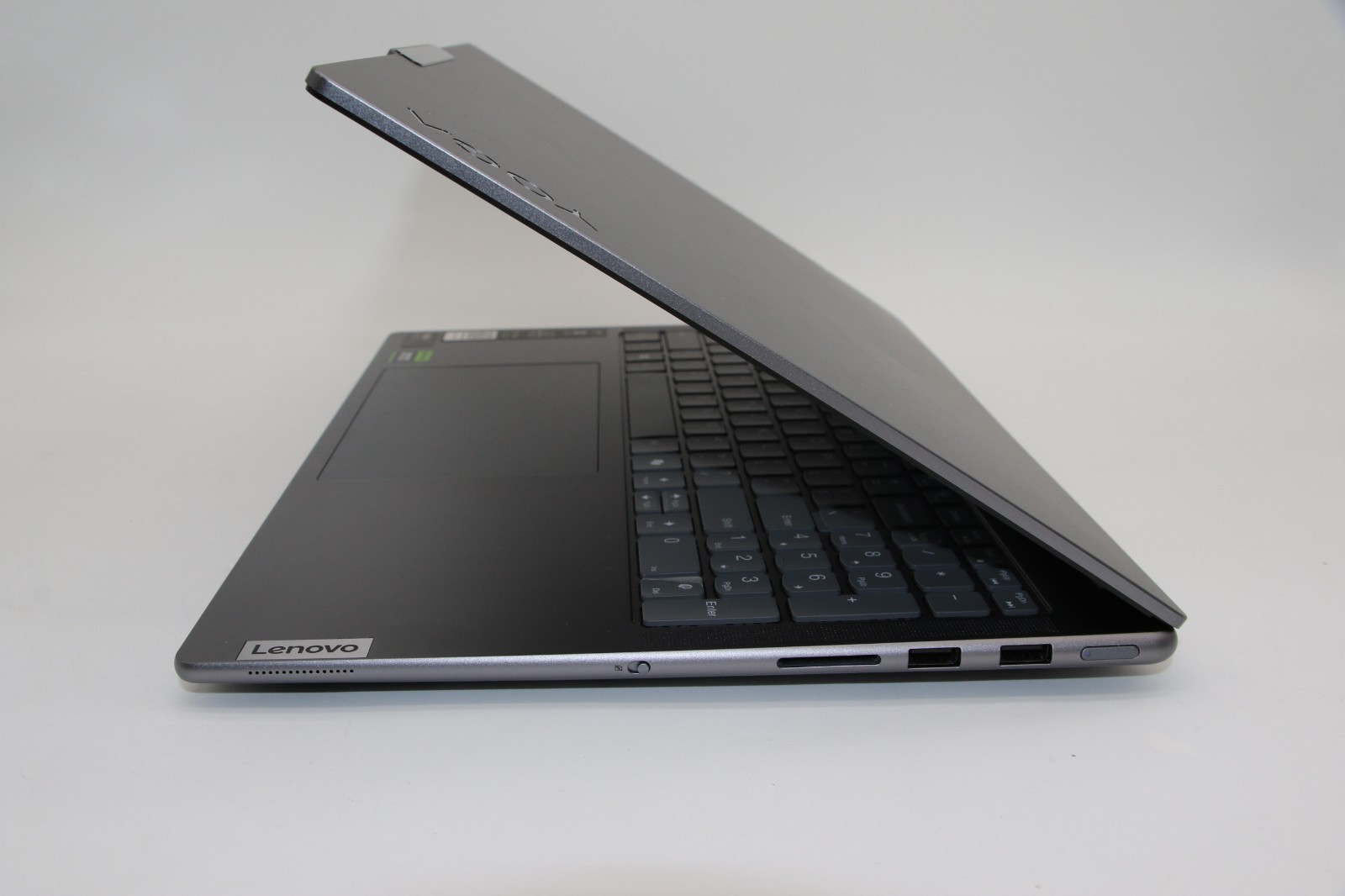 Lenovo Yoga Pro 9i 16IMH9 16″ Core Ultra 9 185H 32GB RAM 1TB GeForce RTX 4050