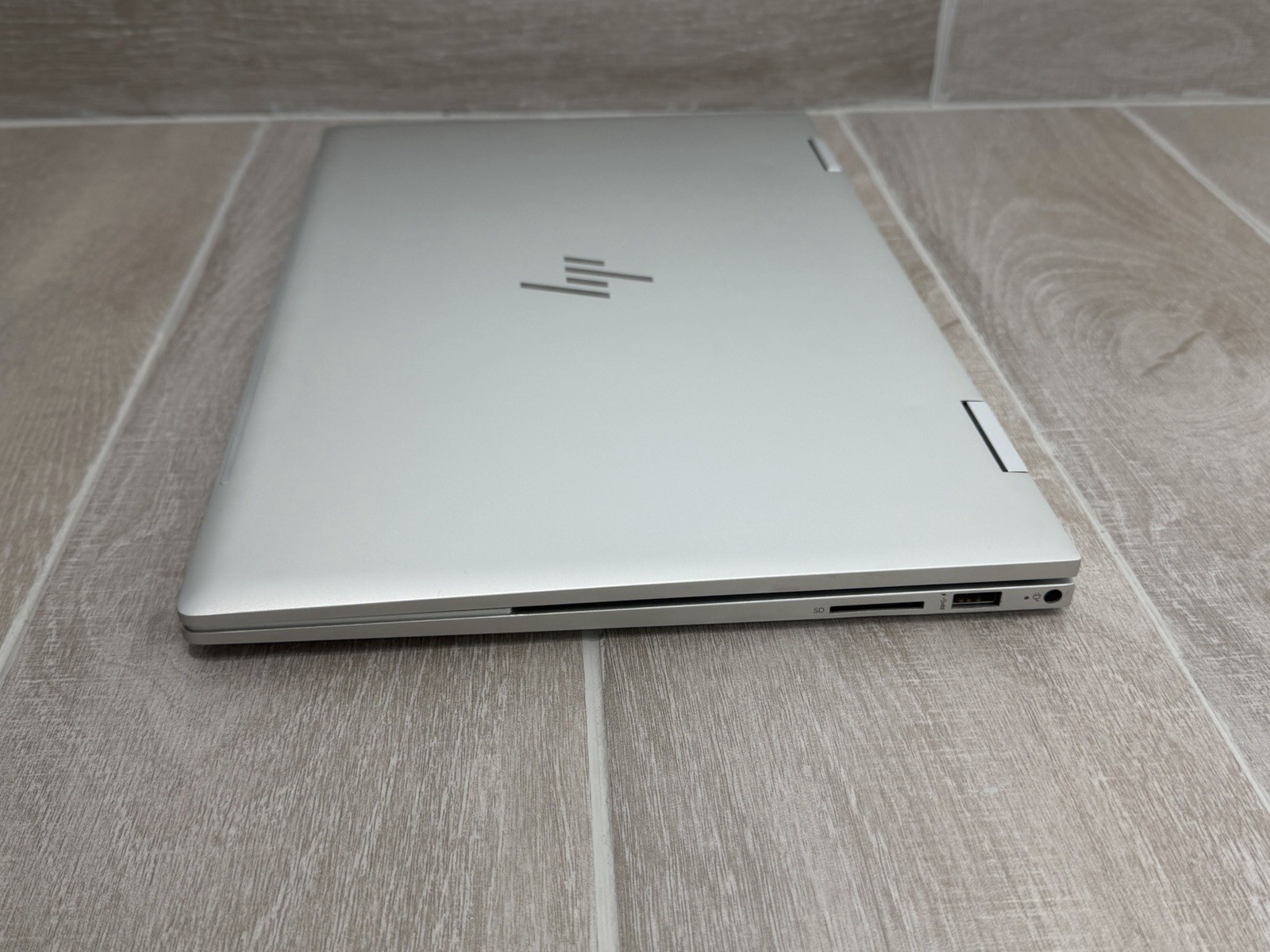 HP Envy X360 15M-ED0013DX 15.6″ Touch Laptop Core i5-1035G1 8GB RAM 256GB NVMe