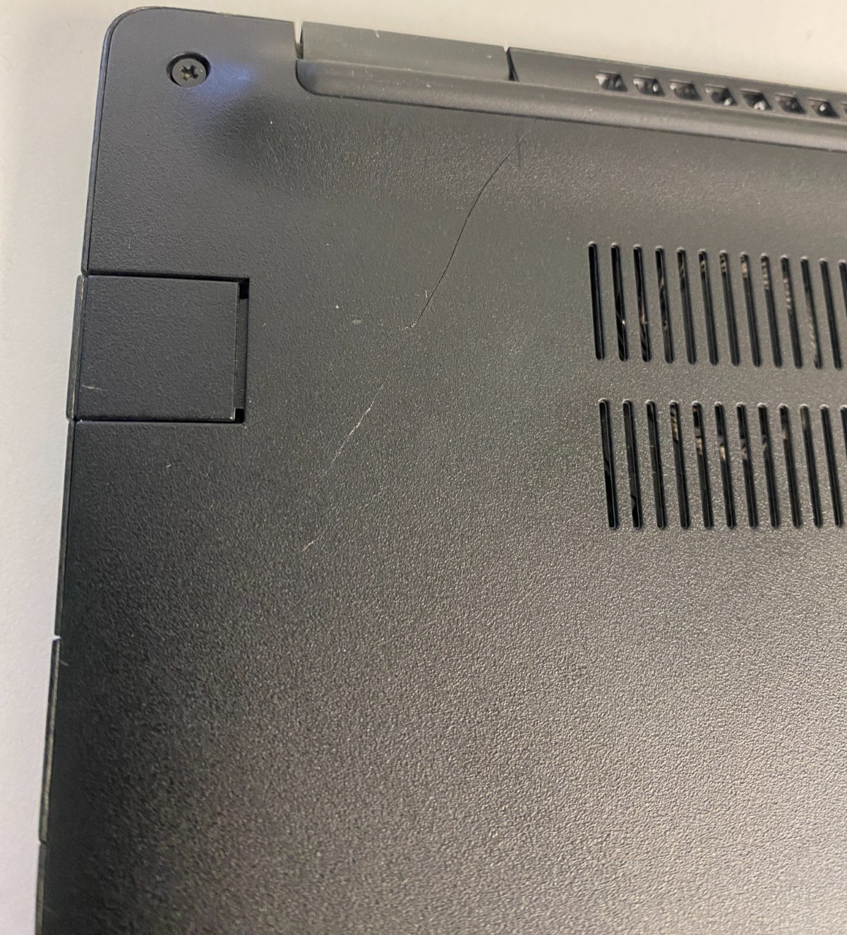 Dell Latitude 5300 i7-8665U @ 1.90 GHz 8GB Ram NO SSD/OS/AC BIOS LOCKED PARTS