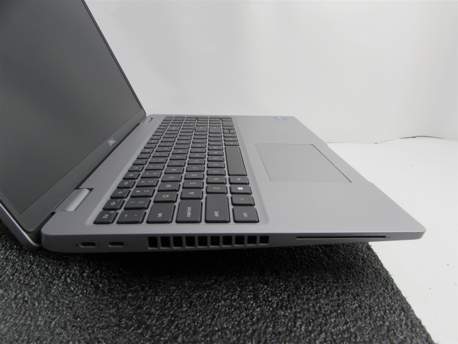 DELL LATITUDE 5520 1920X1080 FHD CORE I7-1185G7 NO SSD 4GB RAM NO O.S