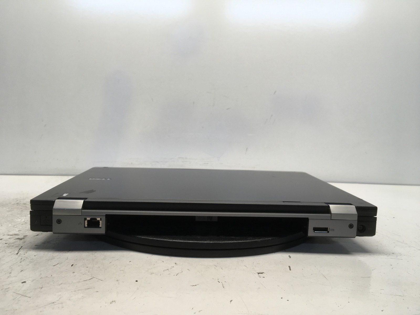 Dell Latitude E6500 Intel Core 2 Duo P8400 2.26GHz 1 GB NO HDD No Batt