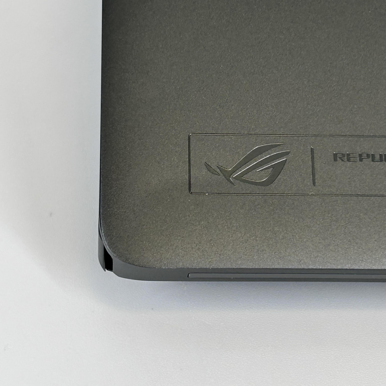 Asus ROG Zephyrus G16 GU605 16 240Hz QHD+ 2.9GHz Ultra 9 285H 32GB 2TB RTX 5080