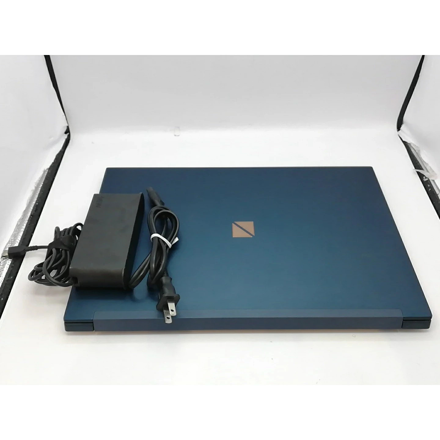 NEC LAVIE VEGA LV750/RAL i7-9750H 8GB 512GB SSD Optane 15.6″ 4K OLED Win 11