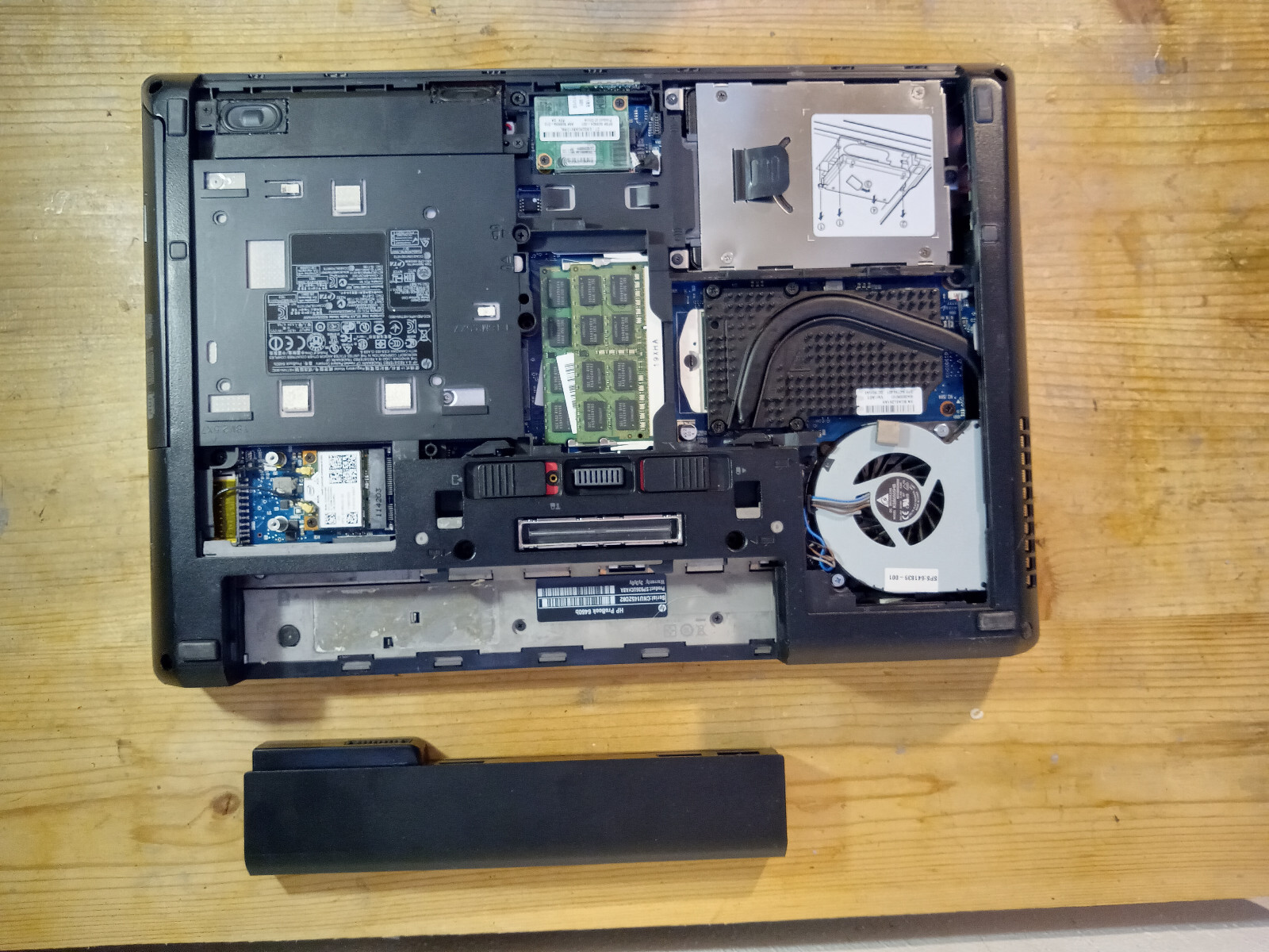 HP Probook 6460b, i7 2820qm 2.4 GHz, 16 GB RAM, 512 GB SSD, Win. 10 PRO, CHGR