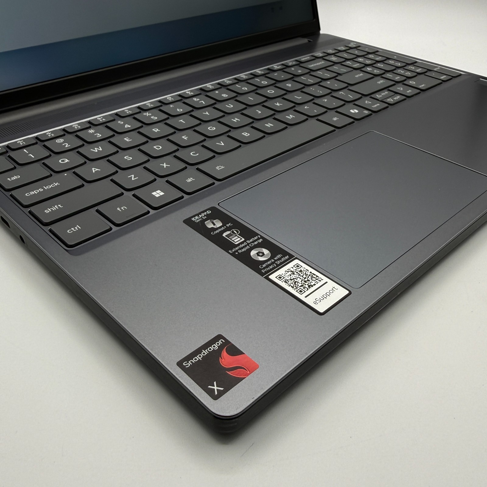 Lenovo IdeaPad Slim 3 15Q8X10 15.3″ Snapdragon X 16GB 476GB SSD Touch 100% Bat