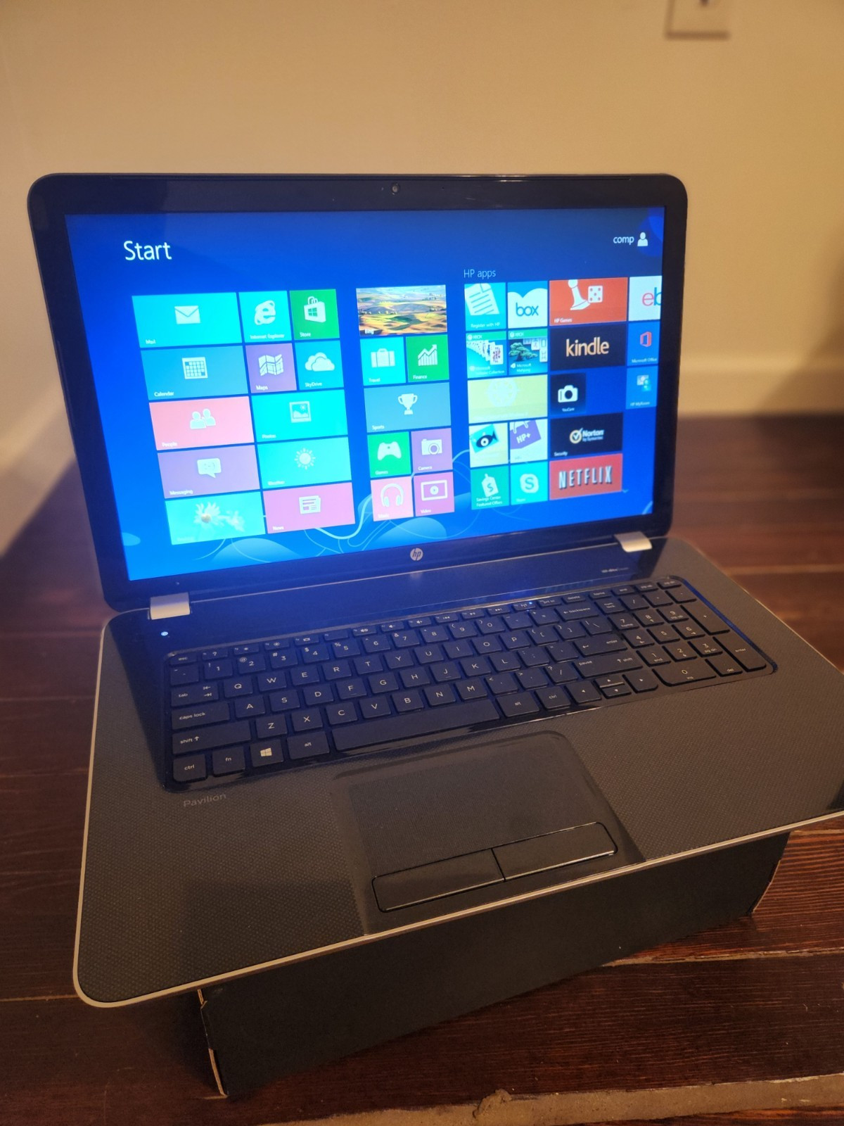 HP Pavilion 17″ Notebook Intel Core i5 8th Gen Silver Windows 8 Charger