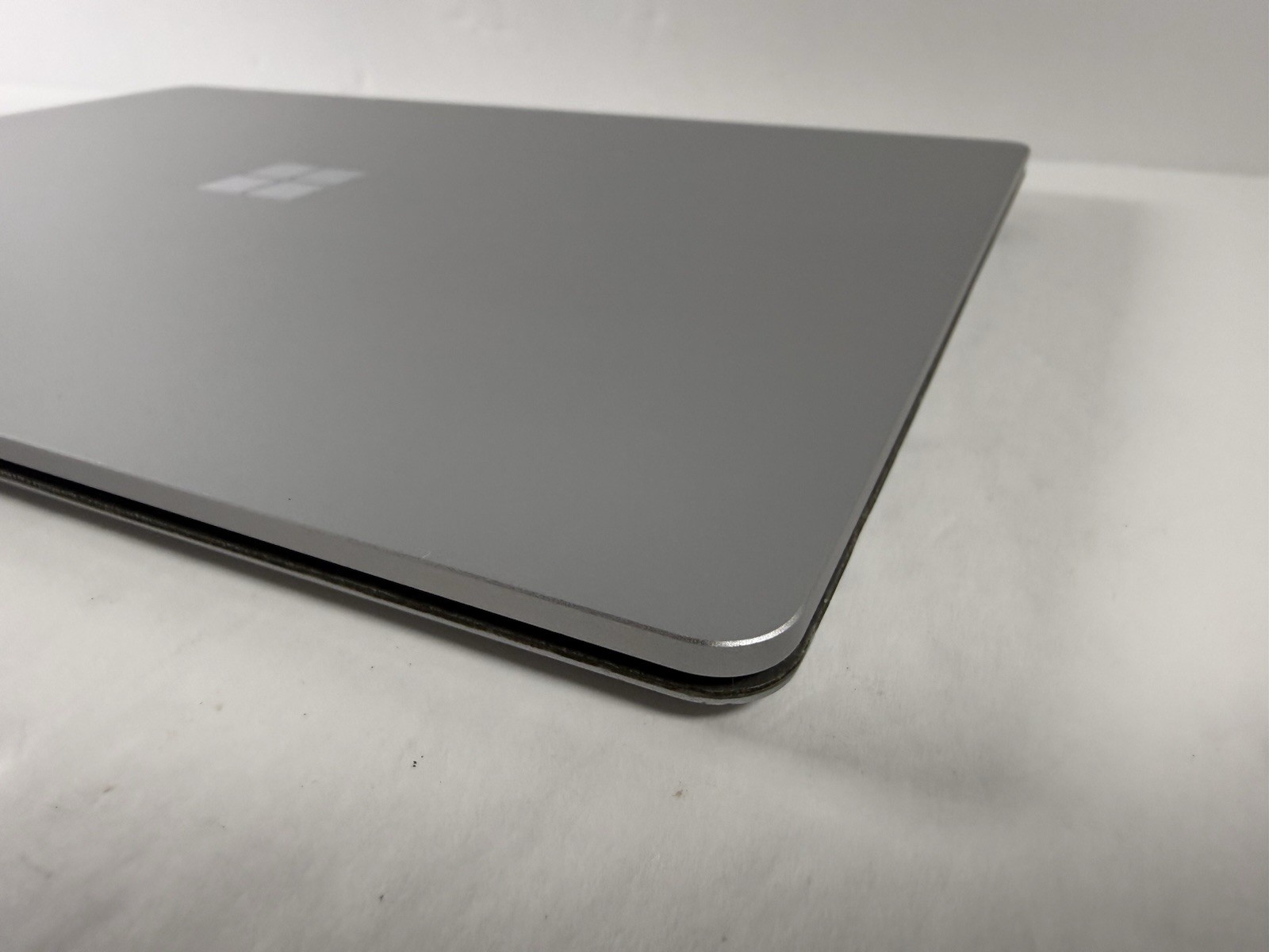 Microsoft Surface Laptop 5 13.5” 1950 Intel Core i7-1265U 16GB RAM 512GB NVME