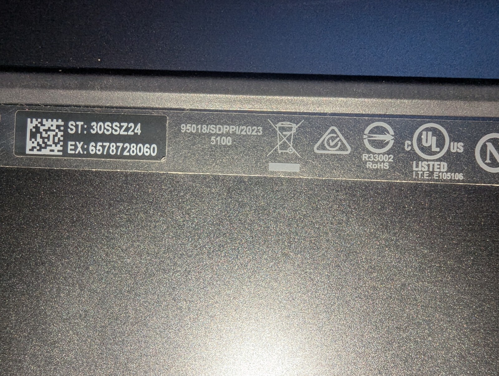 Alienware – M16 R2 16″ 240Hz Intel Core Series 1 Ultra 7 QHD+ Gaming Laptop