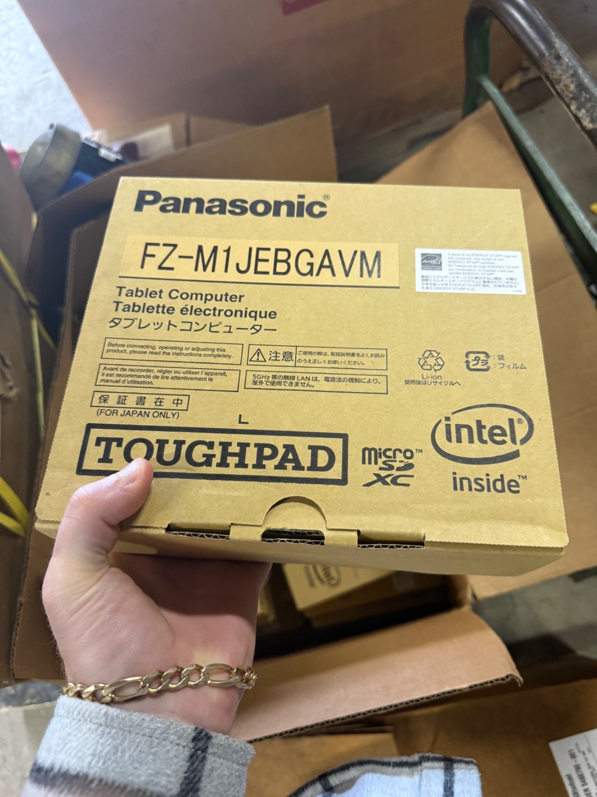 BRAND NEW Panasonic FZ-M1 Toughpad 8GB, RAM 256 SSD, Barcode Scanner