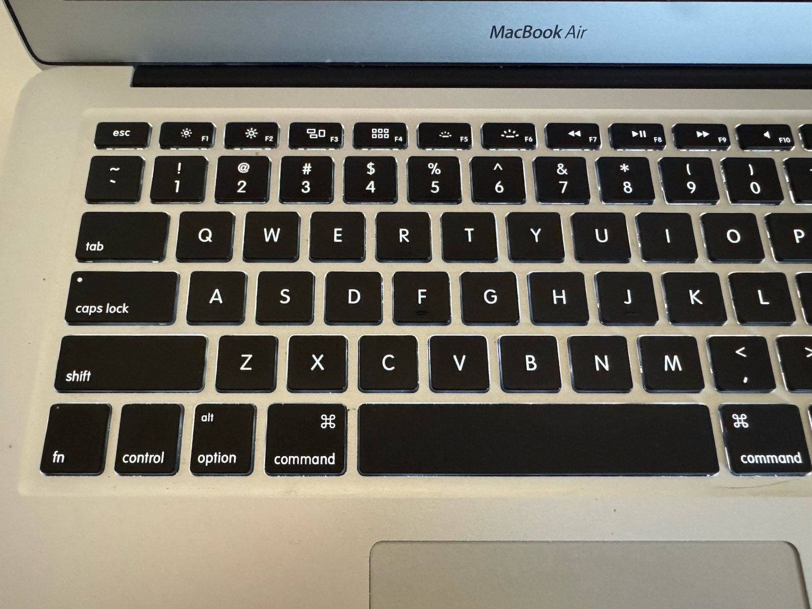 Apple MacBook Air 13″ Early-2015 Core i5-5250U 1.6GHz 8GB RAM 128GB SSD A1466…