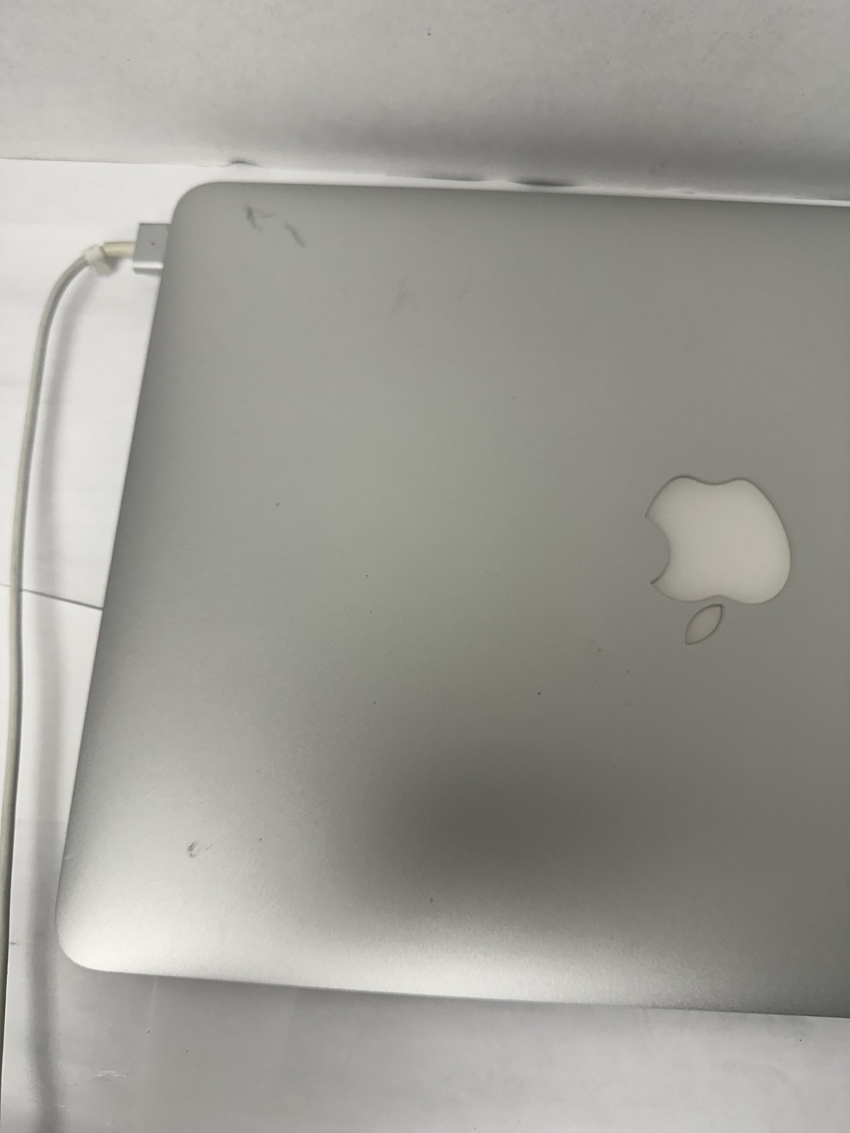 Apple MacBook A1466 i5-5th/4GB 256GB SSD A1466 Mojave (No Charger)
