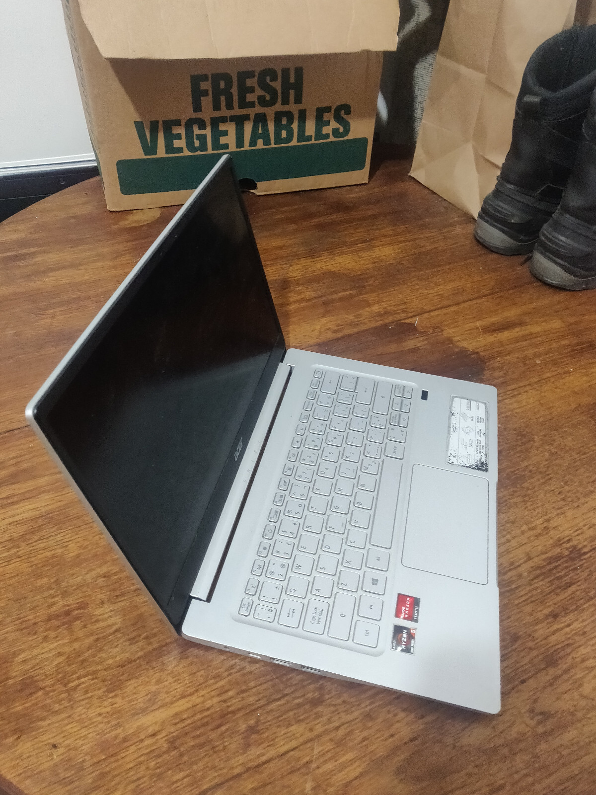 Acer Swift 3 14″ (512GB, AMD Ryzen 5 4500U, 2.3GHz, 8GB) Laptop NX.HSEAA.001