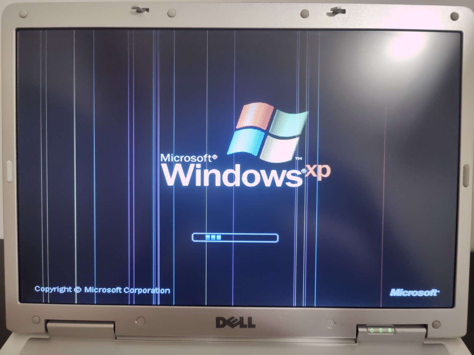 Dell Inspiron 9300 17″ Pentium M 740 ATI X300 1.25GB RAM 250GB HDD Read Desc.
